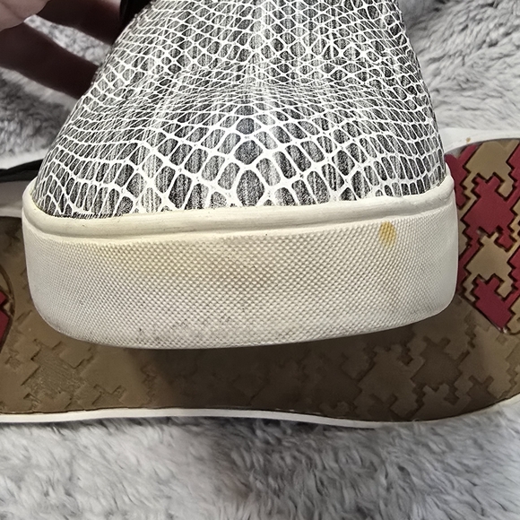 Women's Dr. Scholl's Black and White Snake Print Slip-On Shoe - Picture 9 of 10